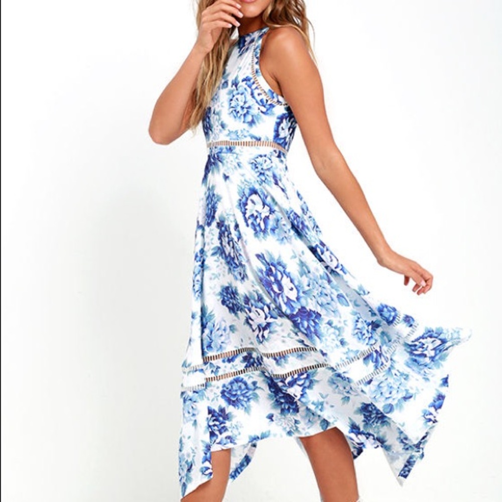 Elliatt Flourish Blue Floral Print Midi Dress